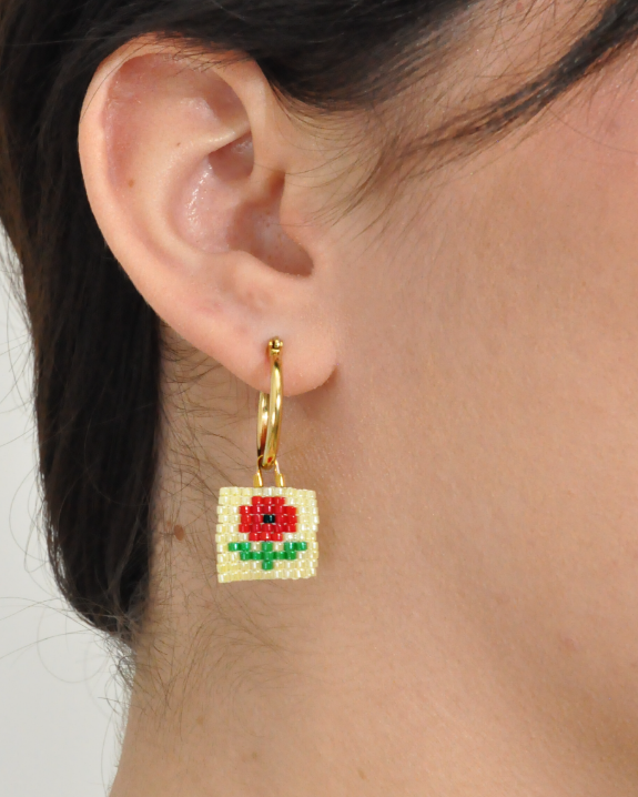 orecchini con ciondolo Poppy